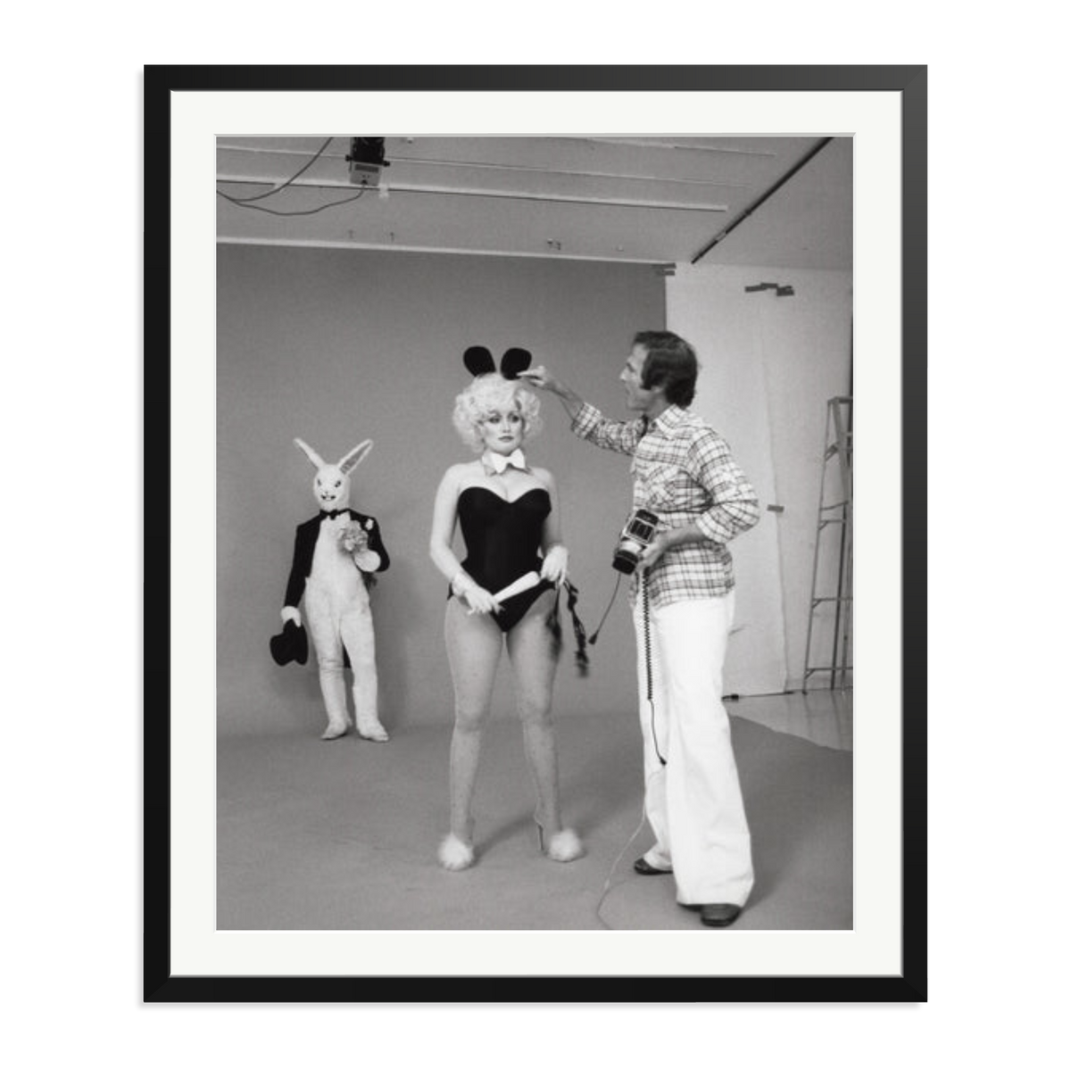 Dolly Parton, Playboy Photoshoot Framed Print Black XXL