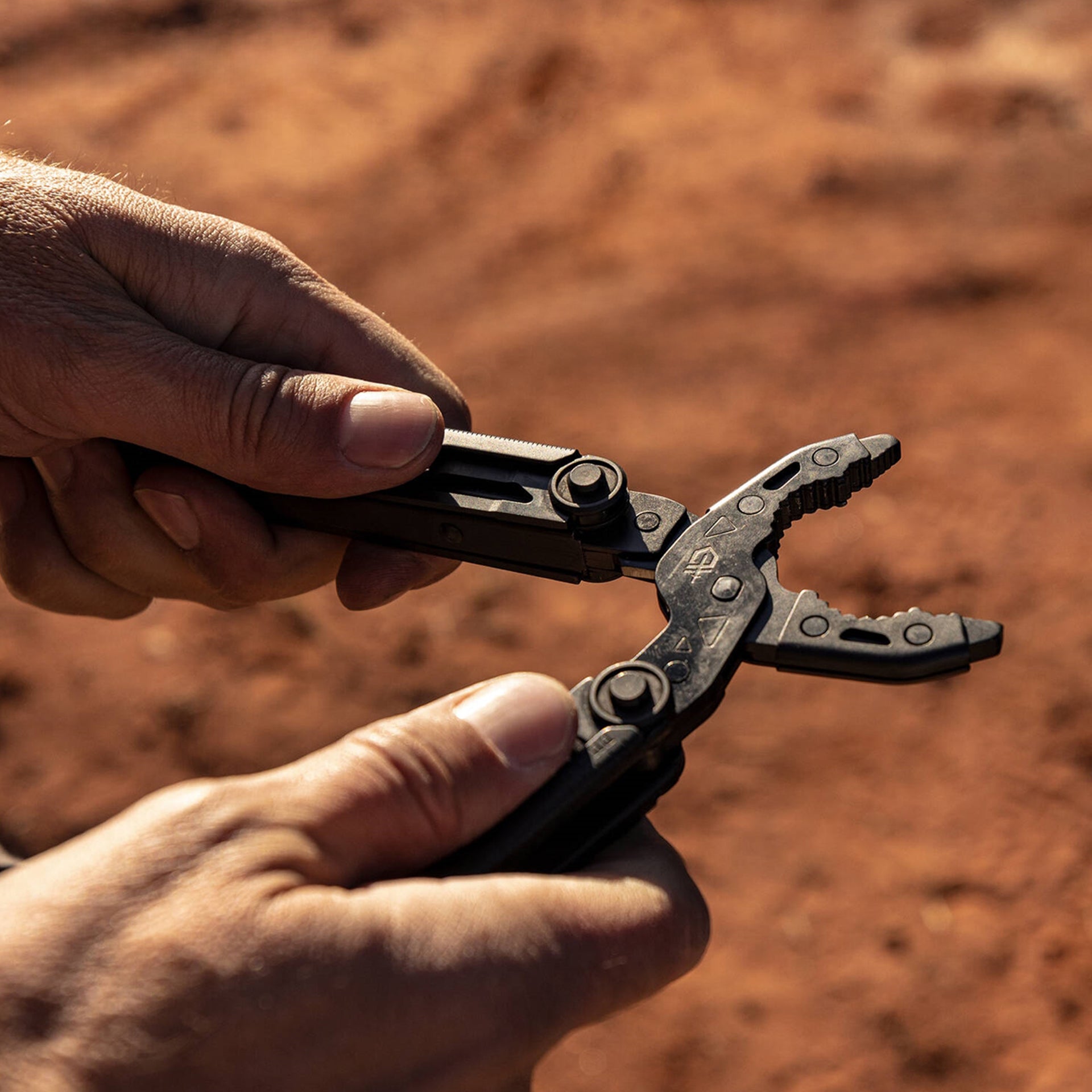 Gerber Dual Force Multi-Tool | Uncrate Supply