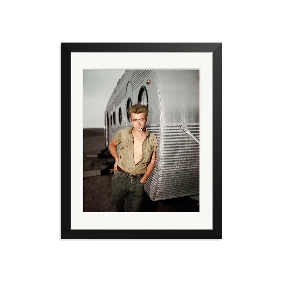 James Dean: A Giant Star Black Medium