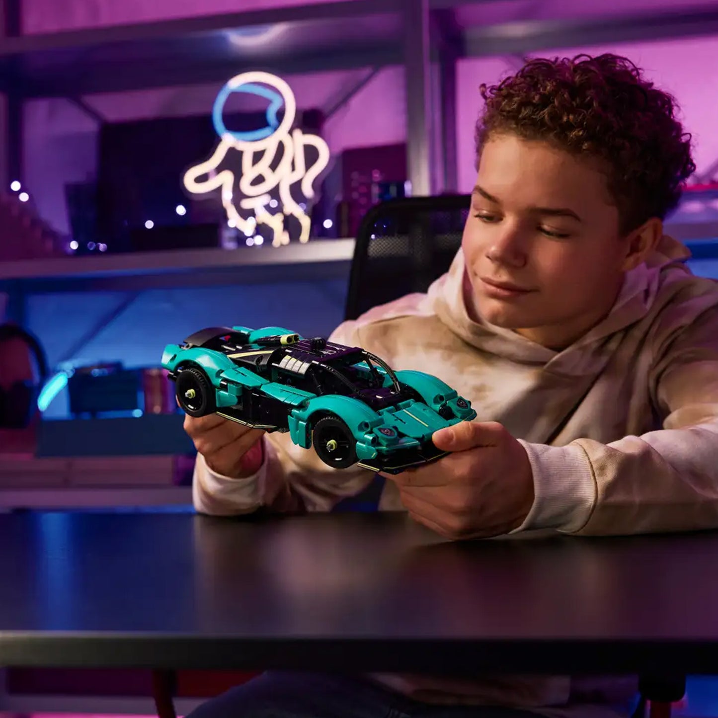 LEGO Technic: Aston Martin Valkyrie 42208