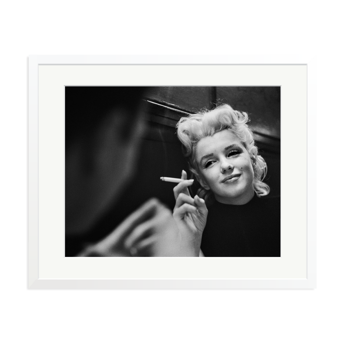 Marilyn Relaxes in a Restaurant White XL