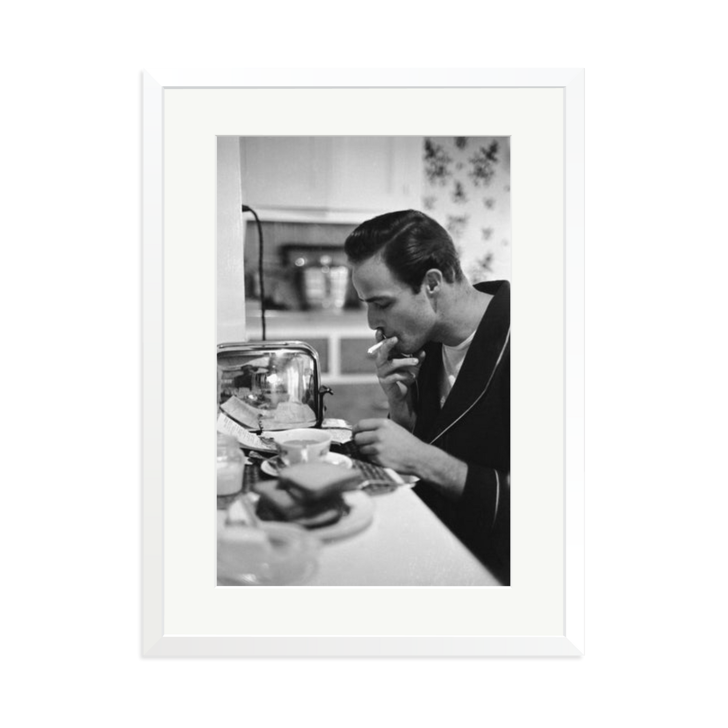 Marlon Brando Reading a Script Framed Print White XL