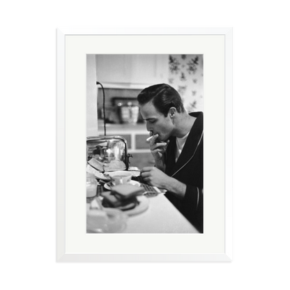 Marlon Brando Reading a Script Framed Print White XL