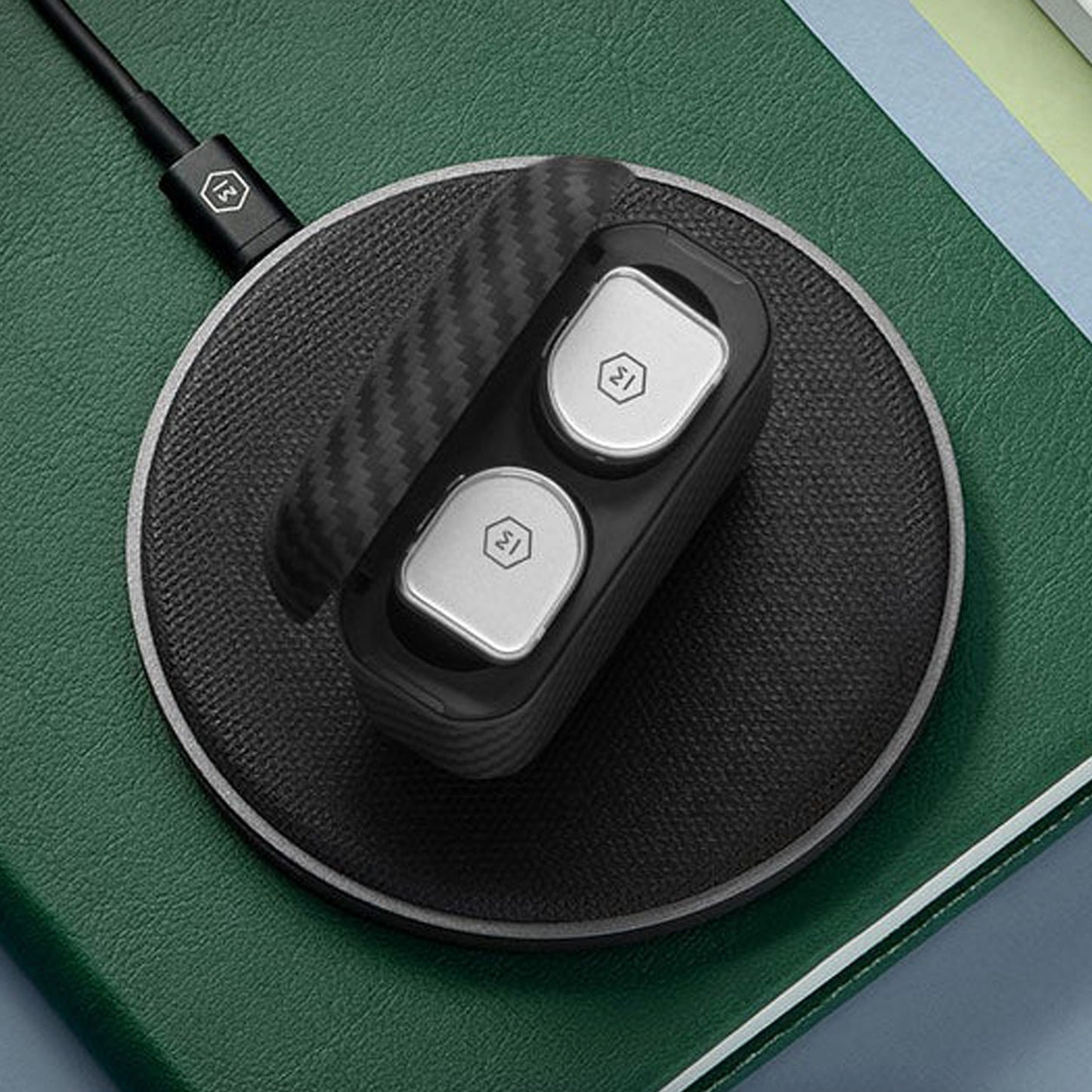 Master & Dynamic MW08 Sport Charging Pad