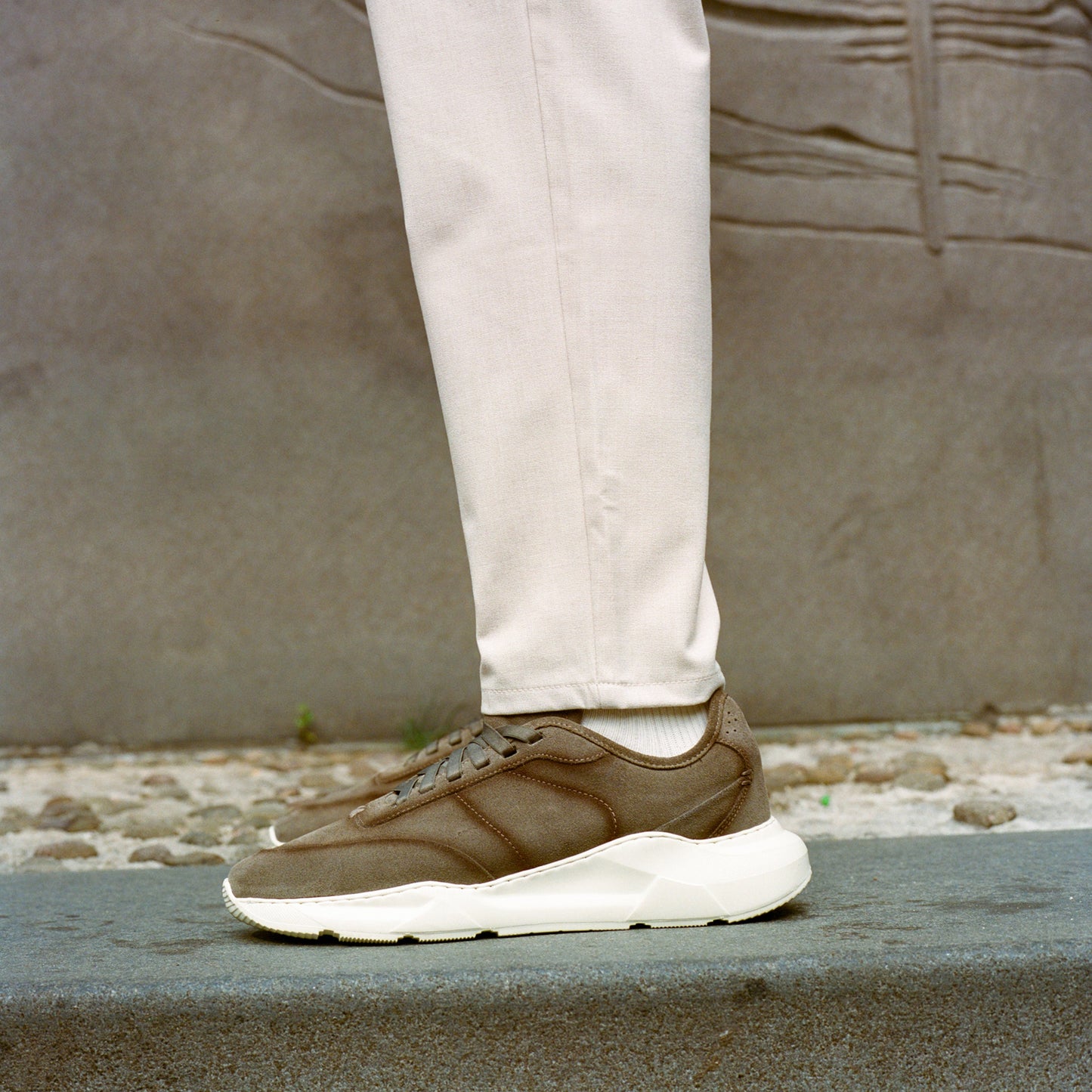 Greats The Manhattan City Runner - Mineral Taupe