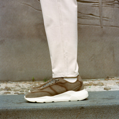 Greats The Manhattan City Runner - Mineral Taupe