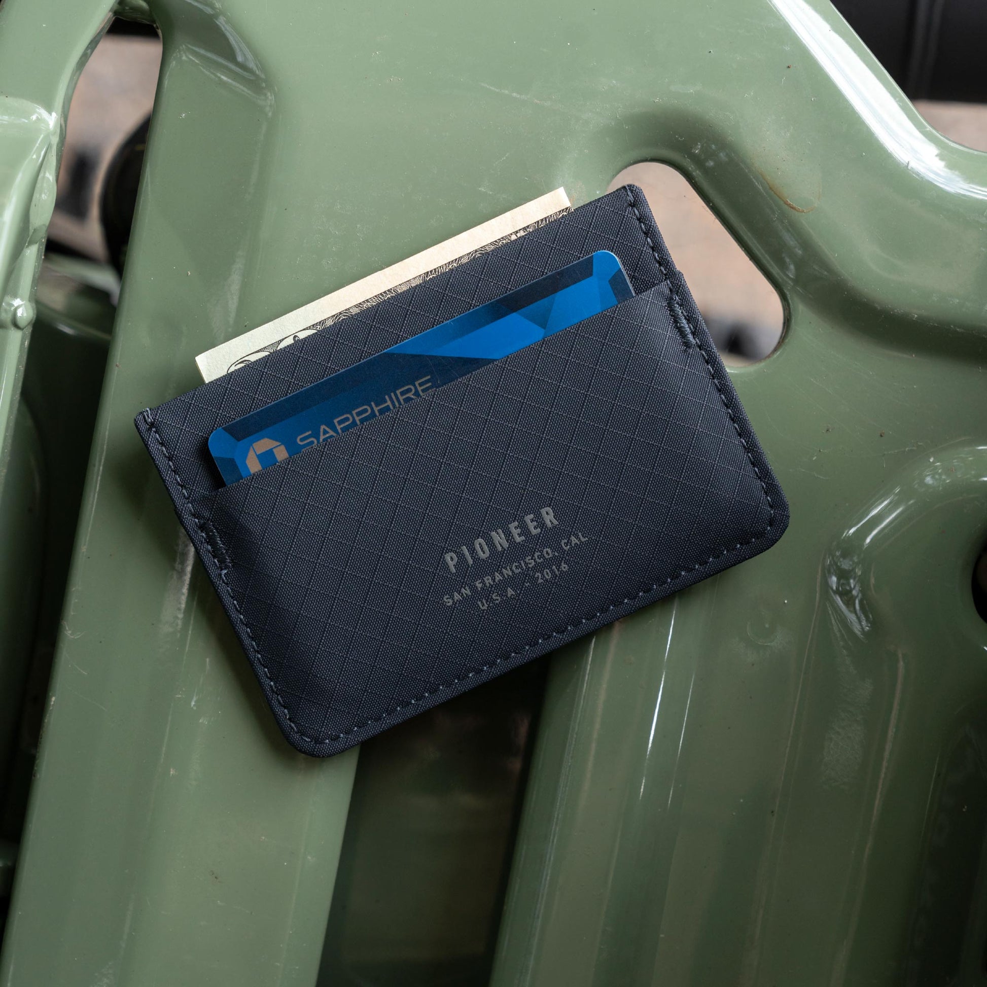 Molecule Cardholder