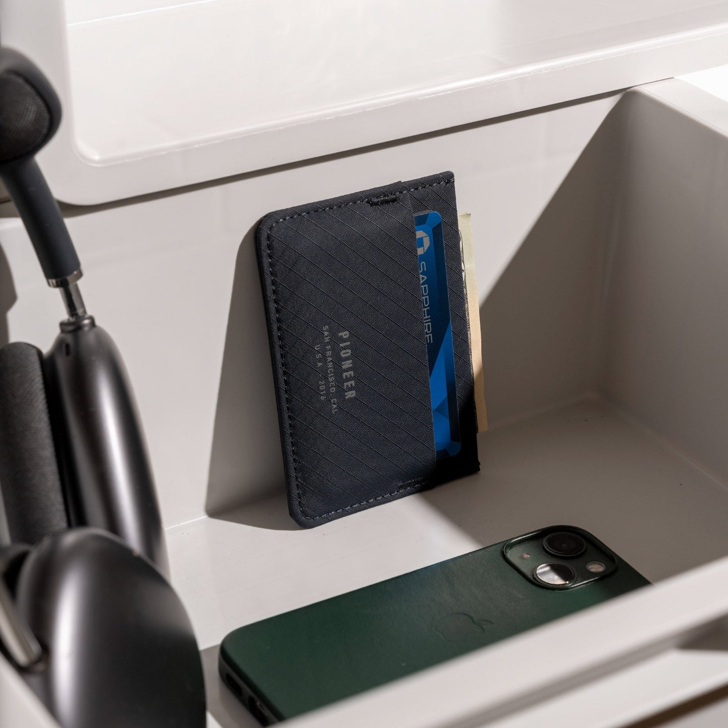 Molecule Cardholder