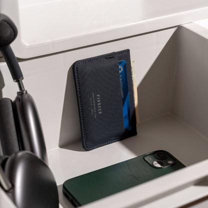 Molecule Cardholder