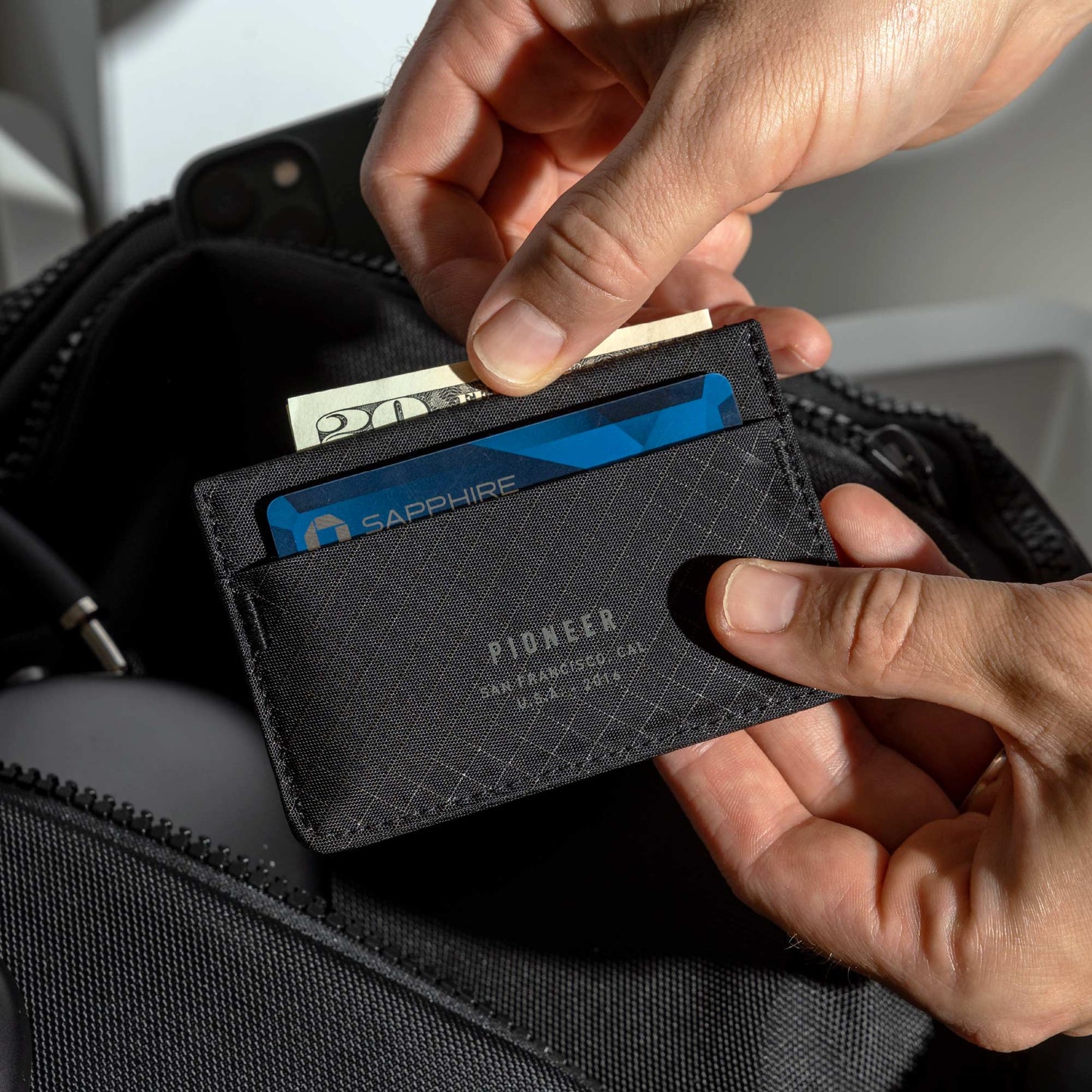 Molecule Cardholder