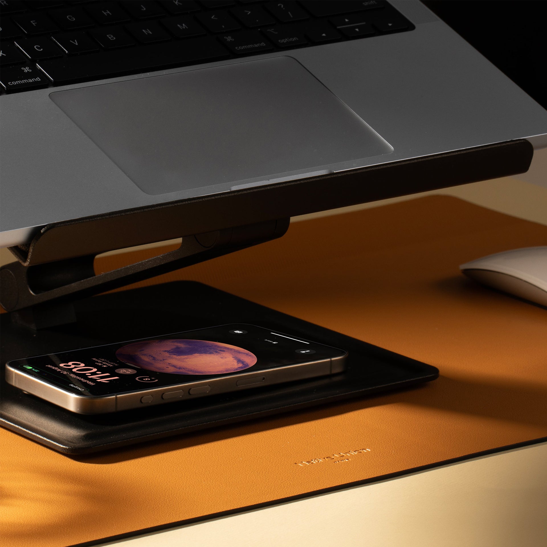 Native Unionノートパソコンスタンド ブラック Amazon.com: Native Union Desk Laptop Stand – Height