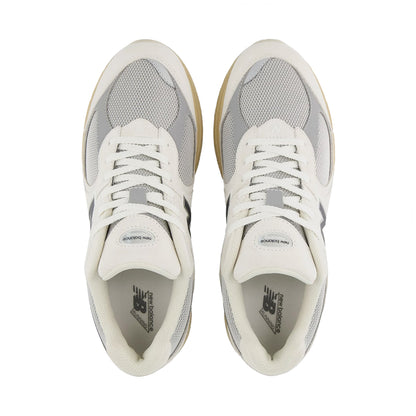 New Balance 2002R White Beige Sneakers