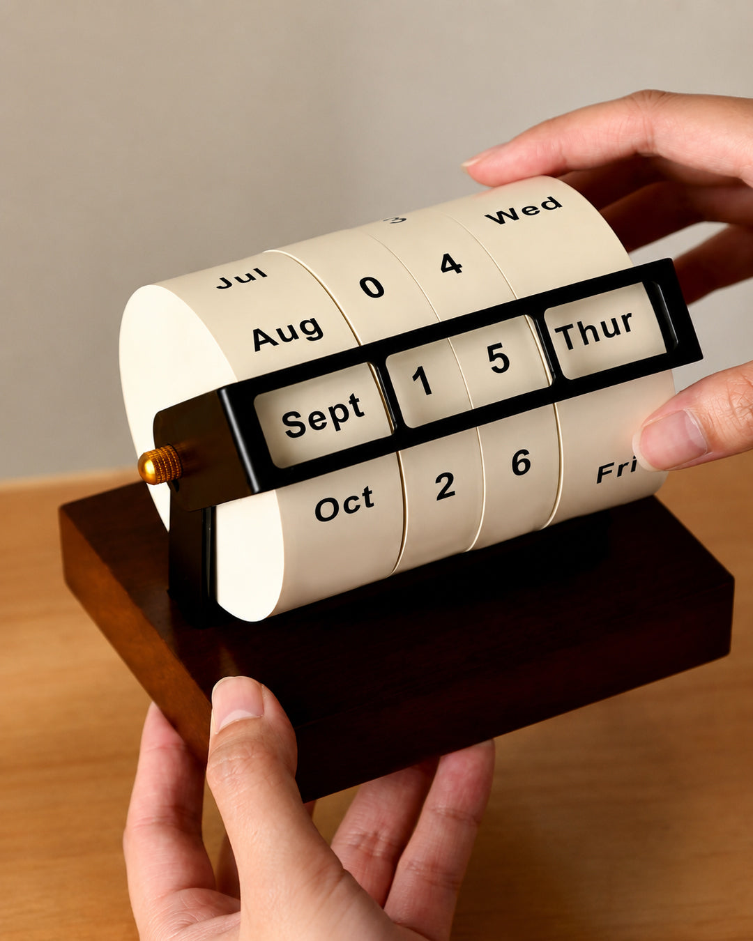 Rotating Wheel Retro Wooden Calendar