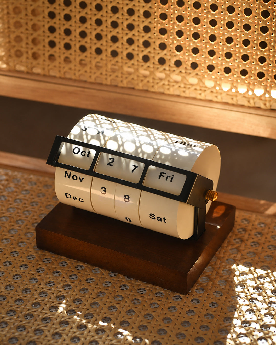 Rotating Wheel Retro Wooden Calendar