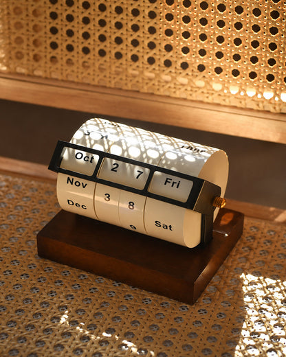 Rotating Wheel Retro Wooden Calendar