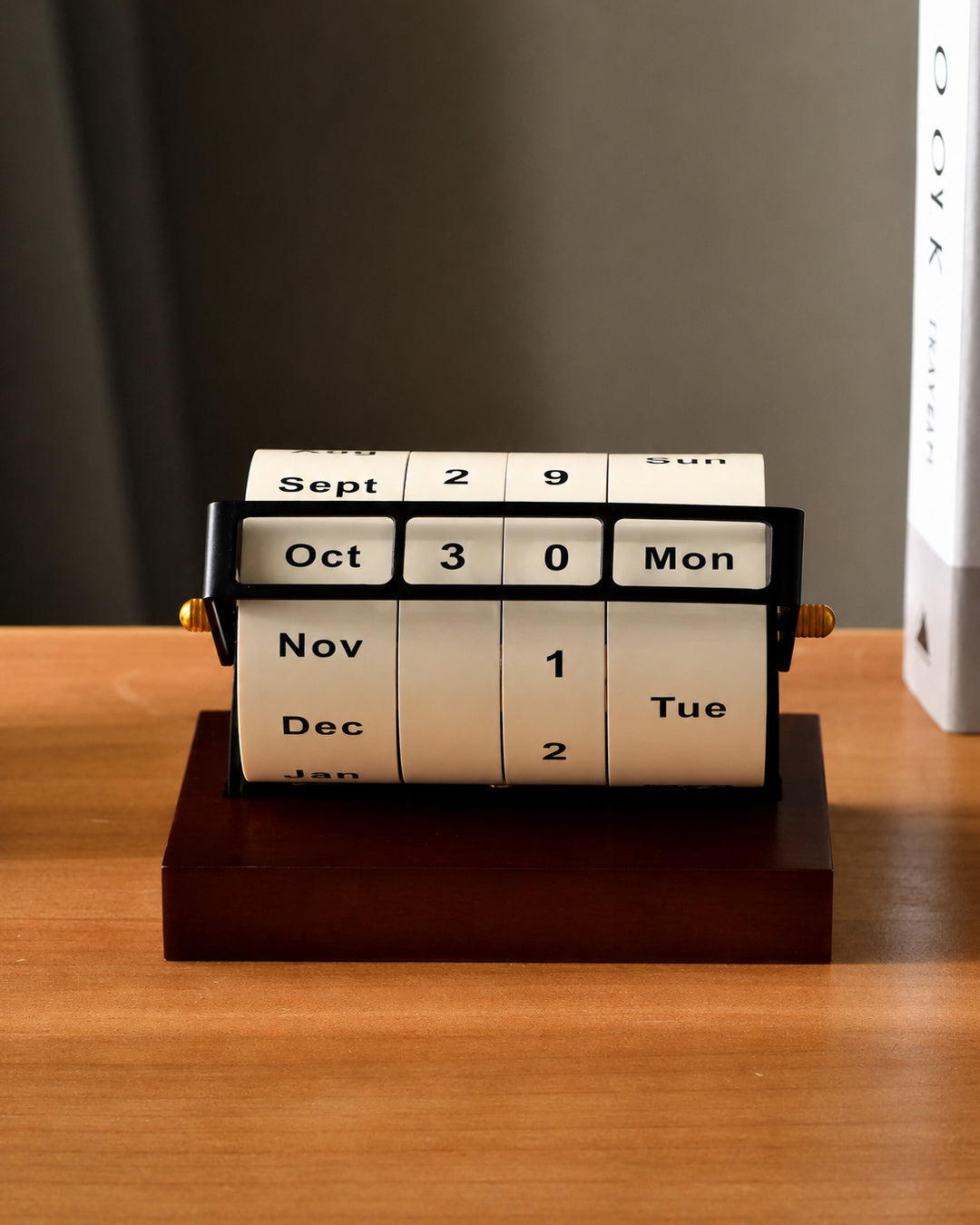 Rotating Wheel Retro Wooden Calendar