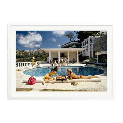 Slim Aarons 'Poolside Backgammon' White XXL