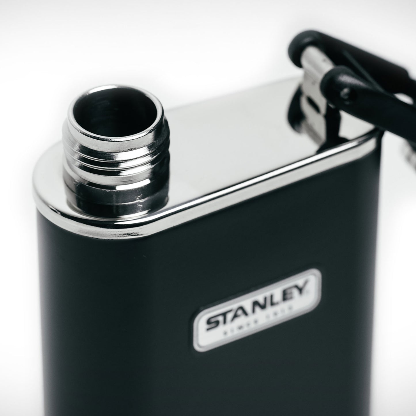 Stanley hip flask￼ ! ￼✓ 