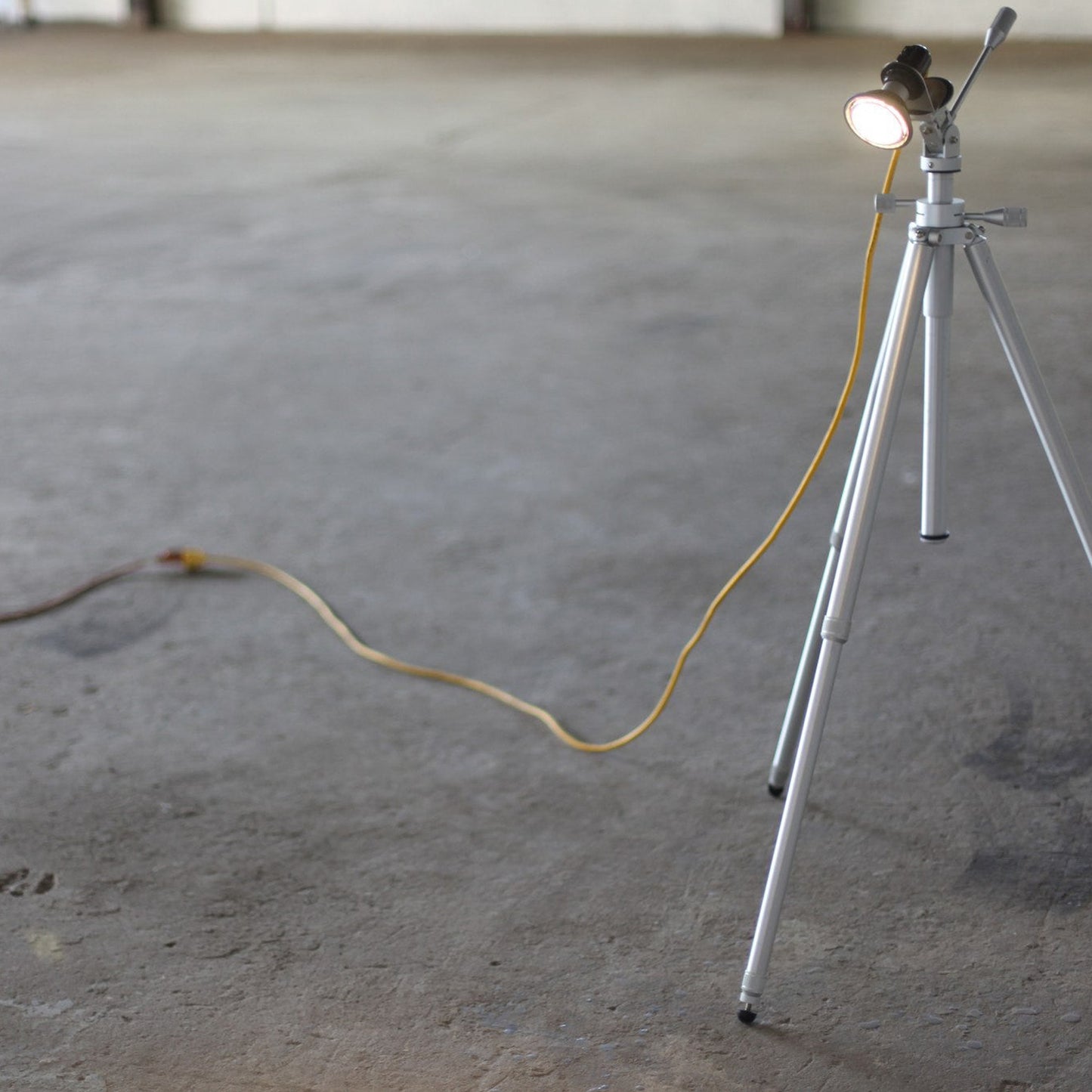 CW&T Tripod Light