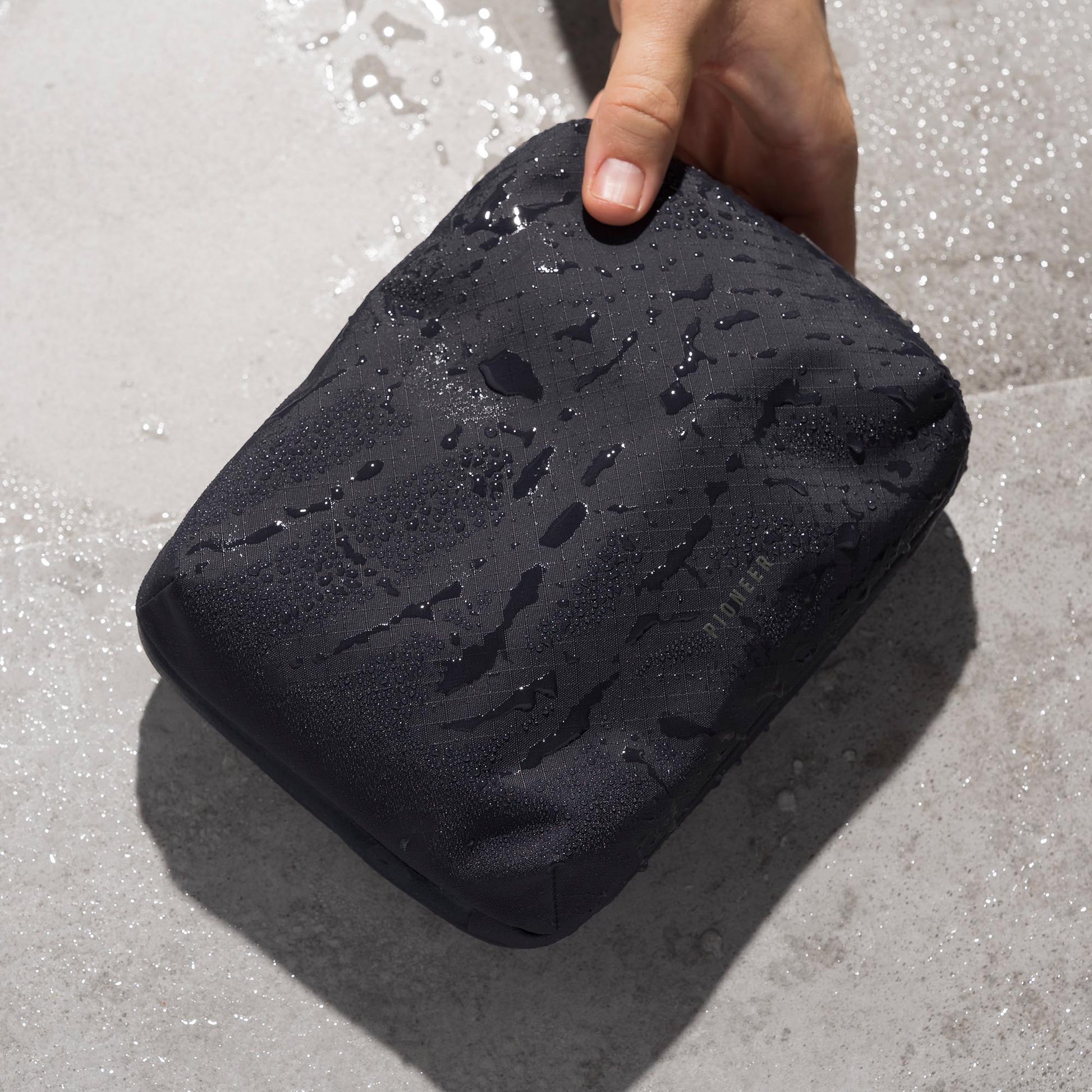 Pioneer Carry Global Pouch