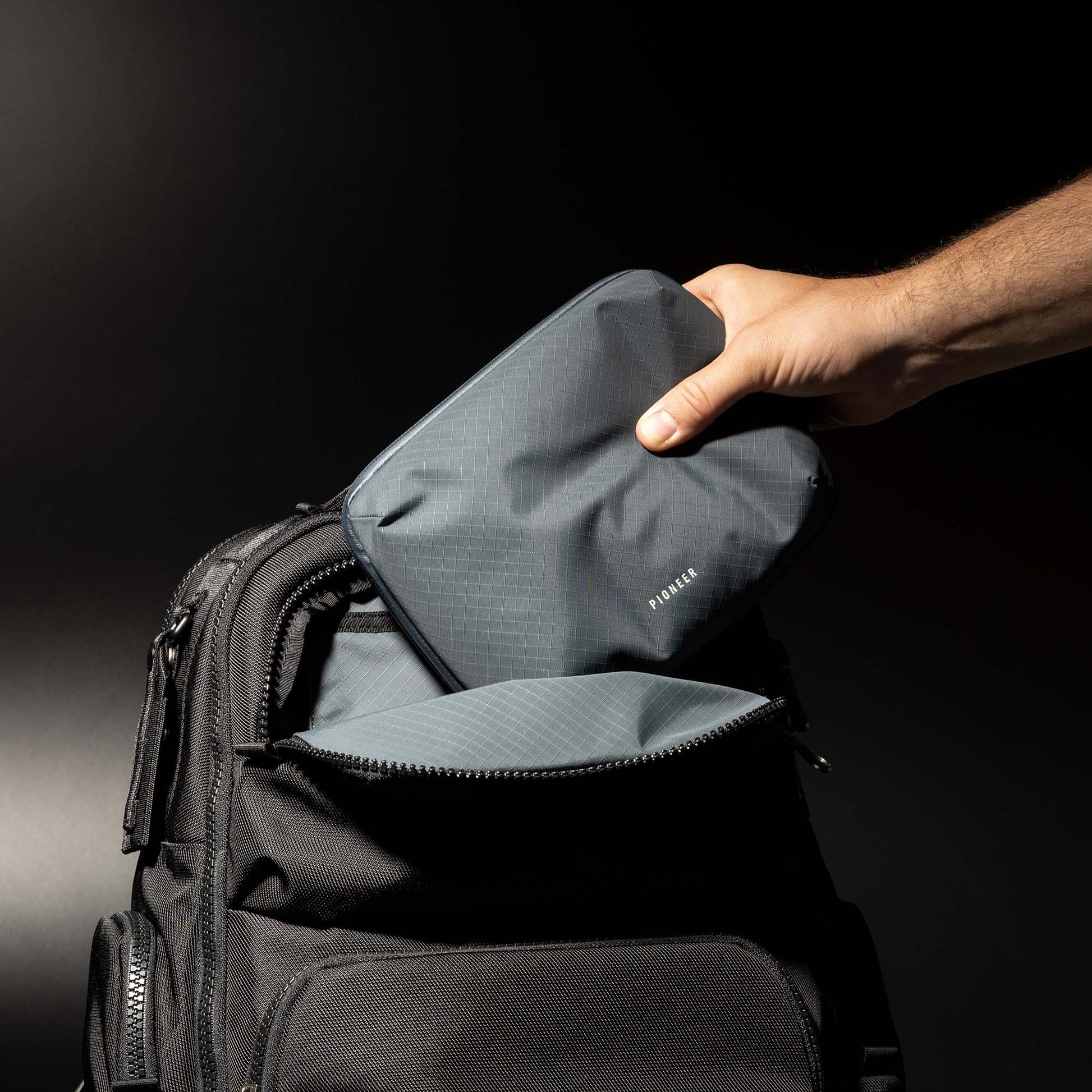 Pioneer Carry Global Pouch