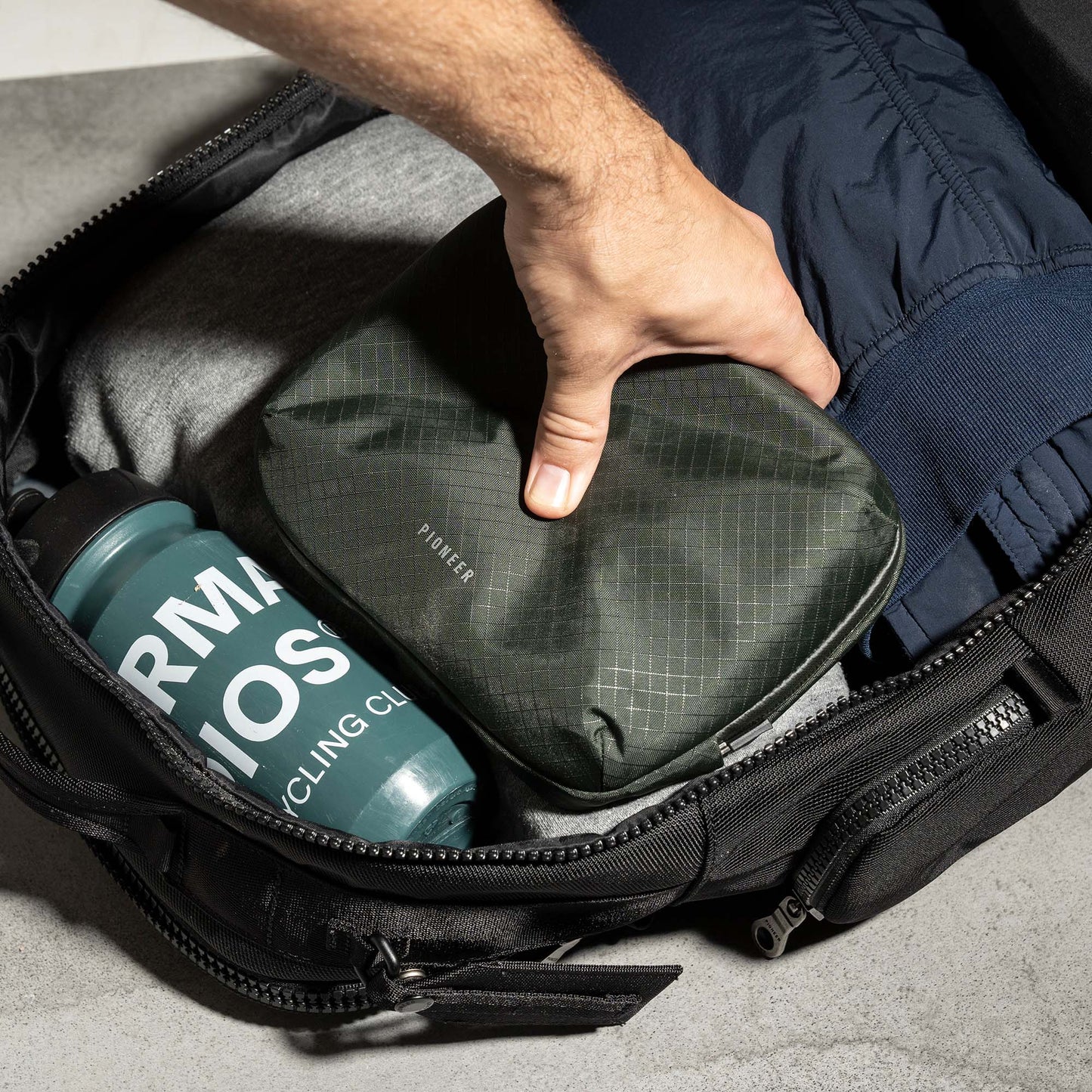 Pioneer Carry Global Pouch