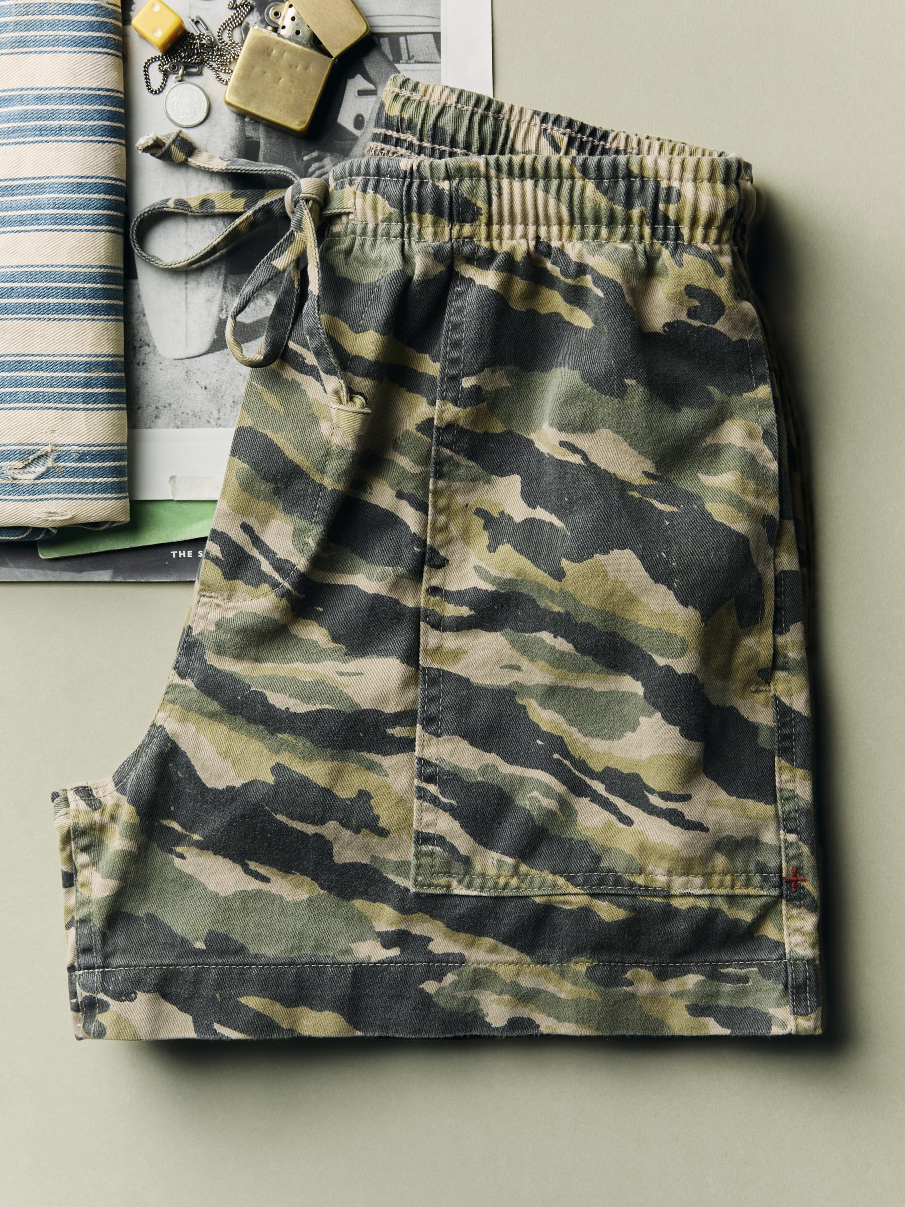 imogene + willie the lounge short in brushstroke camo