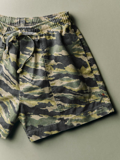 imogene + willie the lounge short in brushstroke camo