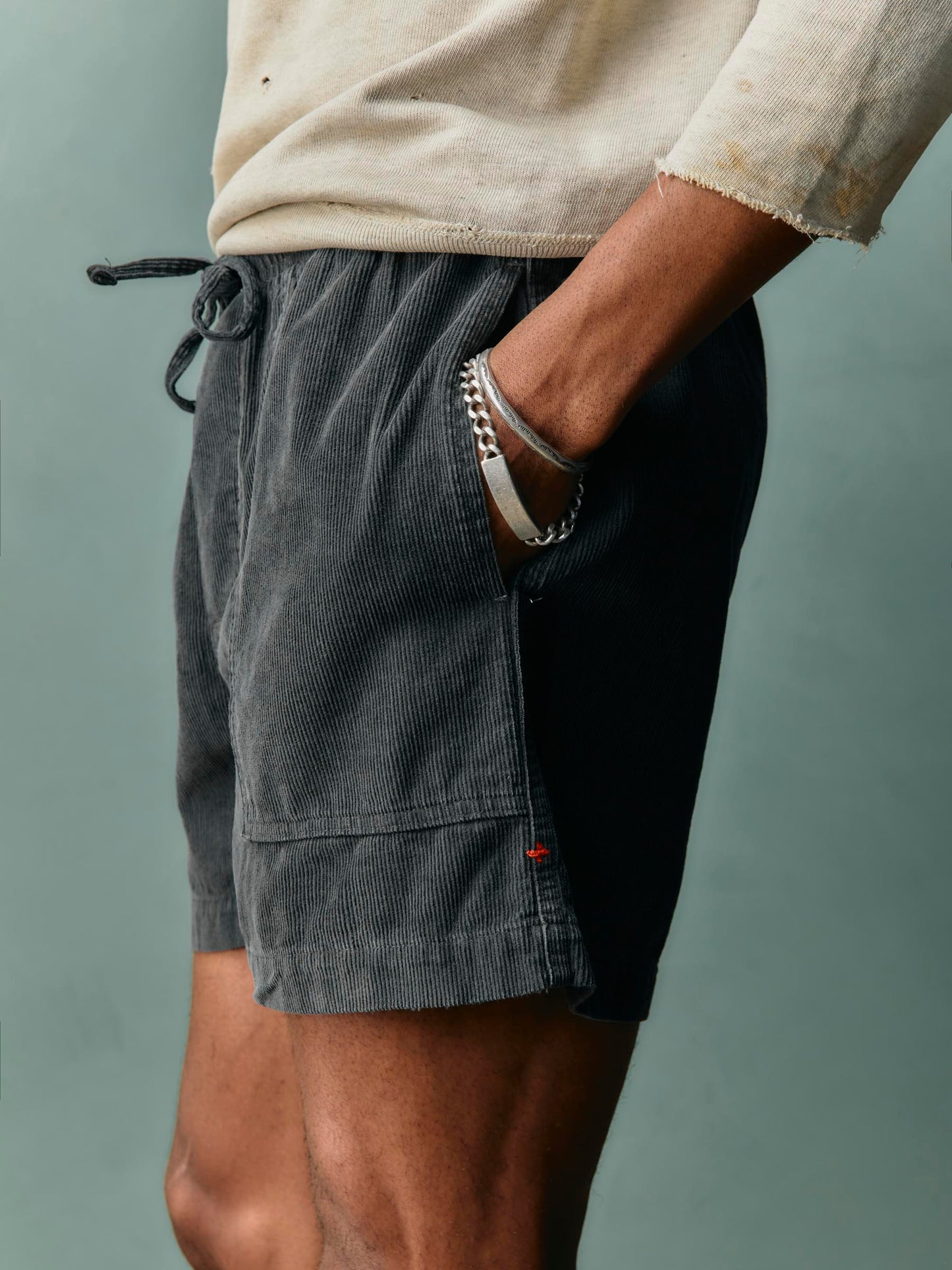 imogene + willie the lounge short in sunfaded black cord