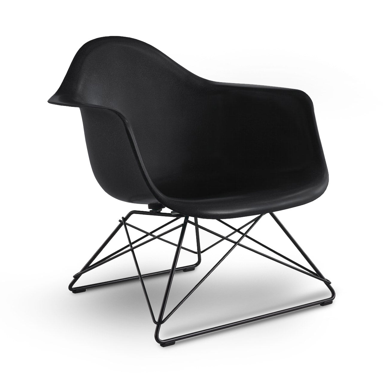 Eames geformter Fiberglas-Sessel mit niedrigem Drahtgestell